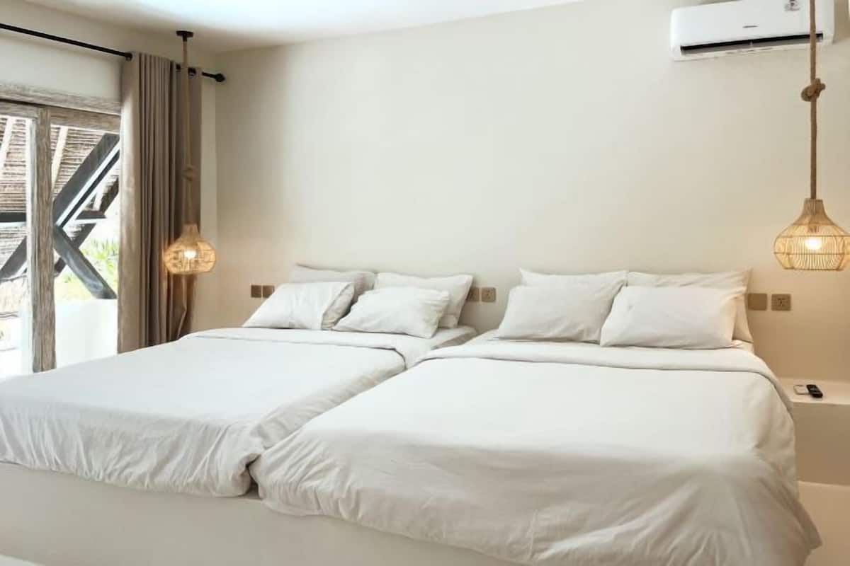 3 bedrooms, free minibar, blackout drapes, iron/ironing board