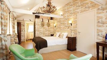 Deluxe Double Room | Individually decorated, individually furnished, soundproofing, free WiFi