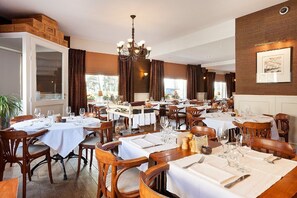 Serveert lunch en diner