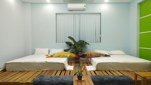 Quadruple Room | Iron/ironing board (on request), free WiFi - The Pub Homestay (Ho Chi Minh City)