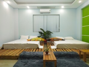 Quadruple Room | Iron/ironing board, free WiFi - The Pub Homestay (Ho Chi Minh City)