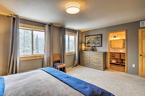 5 habitaciones, escritorio y tabla de planchar con plancha 