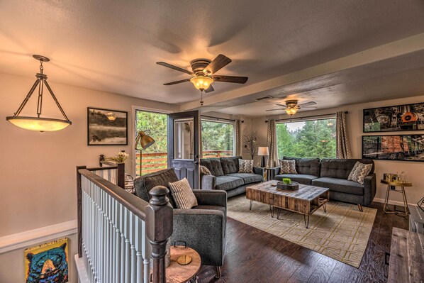 TV, fireplace, DVD player, books