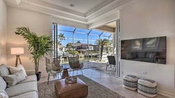 TV, fireplace, stereo