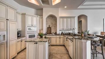 Fridge, microwave, stovetop, dishwasher