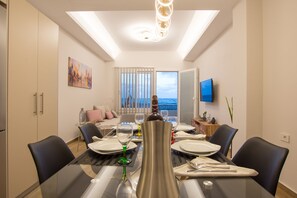Apartment, 1 Bedroom | In-room dining - B4B Sea n' City (Zakynthos)