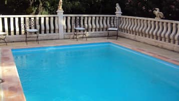 Outdoor pool, sun loungers