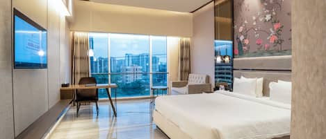 Deluxe Double Room, 1 Katil Raja (King) | 1 bilik tidur, bar mini, peti besi dalam bilik, meja