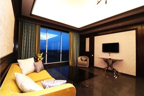 Luxury Suite | Minibar, in-room safe, desk, laptop workspace - Seven Eleven Club (Mumbai)