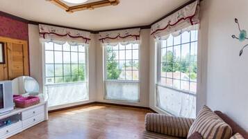 Habitación familiar (Montparnasse) | Sala de estar | Televisión de pantalla plana