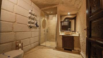 Deluxe Room | Bathroom