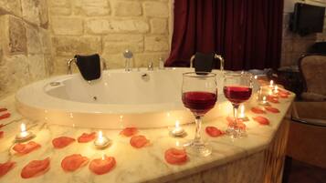 Chambre Confort | Minibar, coffres-forts dans les chambres, ameublement personnalisé