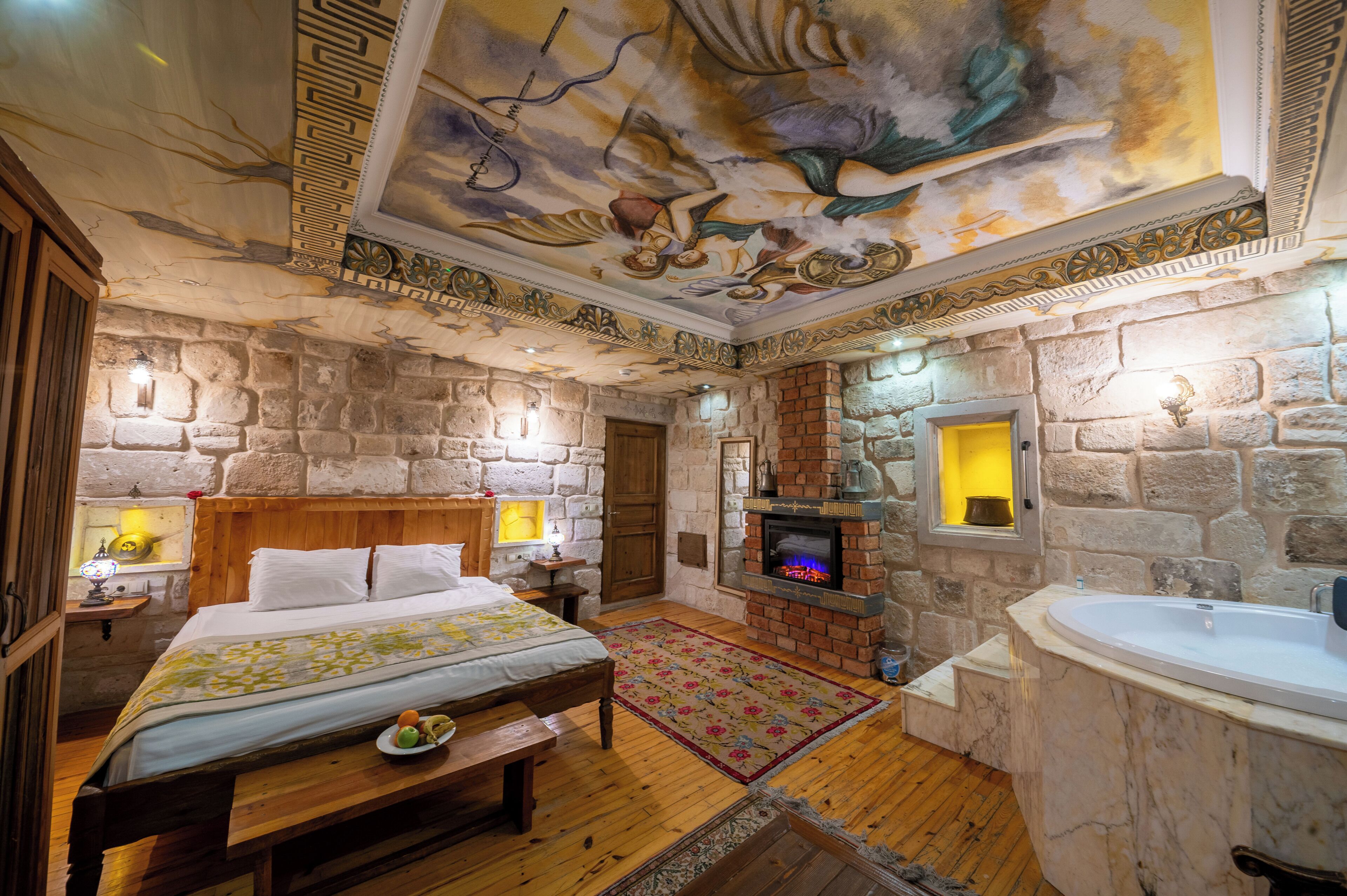 Comfort Room | Minibar, in-room safe, individually furnished, desk
