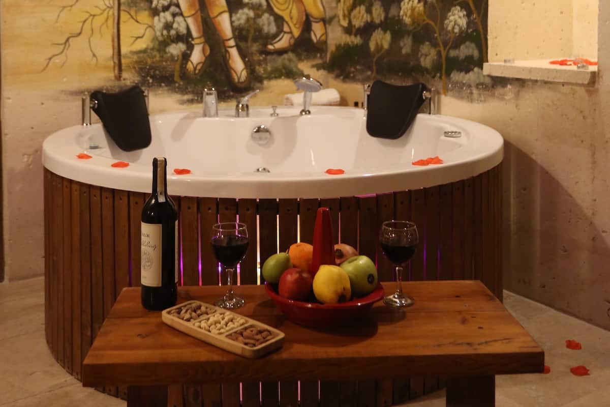 Design Room | 1 bedroom, minibar, in-room safe, individually furnished