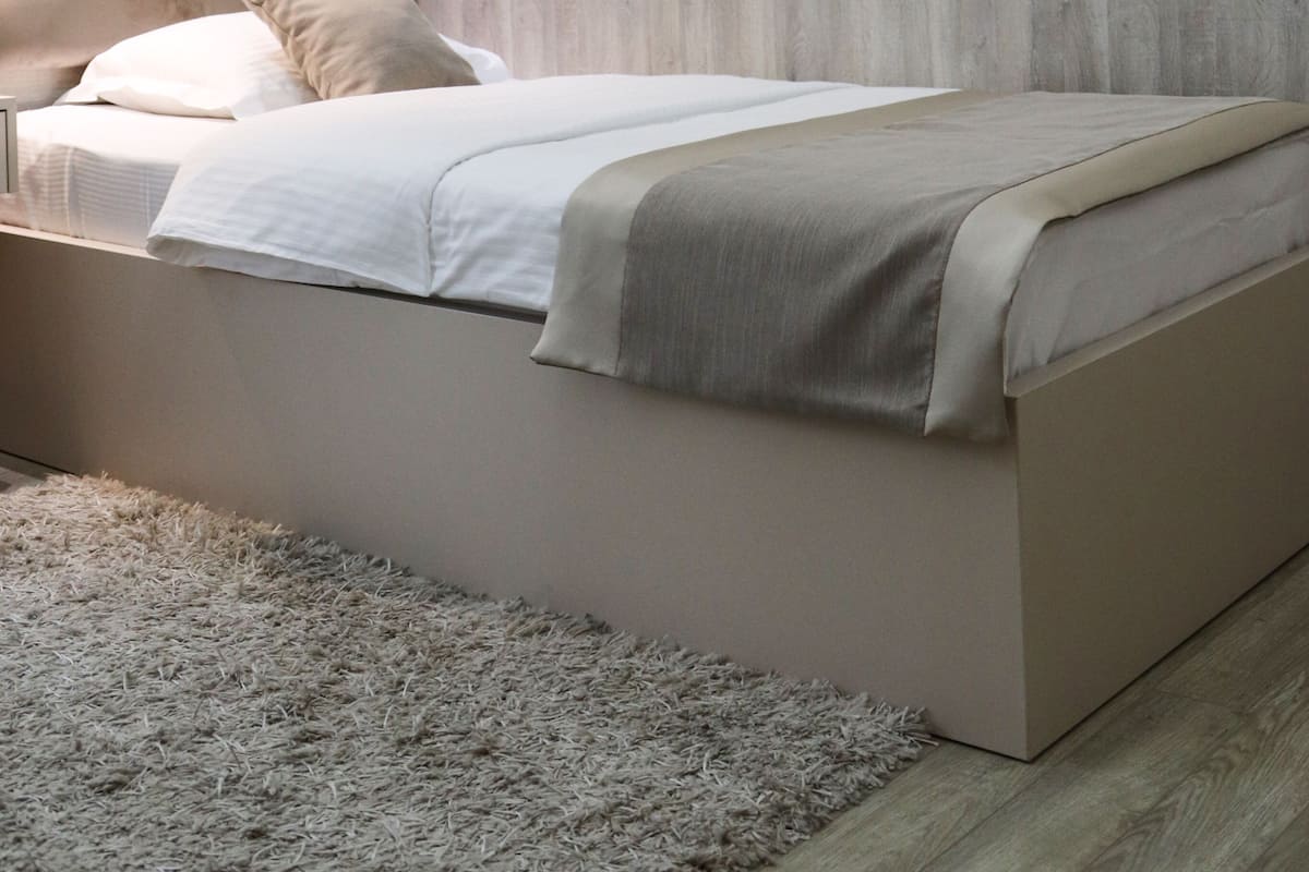 Espacio para trabajar con laptop, wifi gratis y ropa de cama 