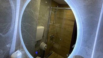 City Room | Bathroom | Shower, free toiletries, hair dryer, towels