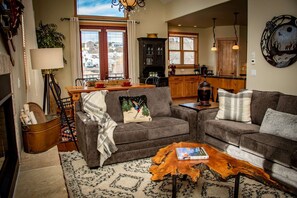 Smart TV, chimenea, consola de videojuegos y reproductor de DVD 