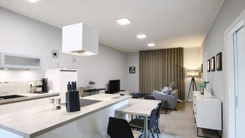 TV màn hình phẳng, máy chơi game