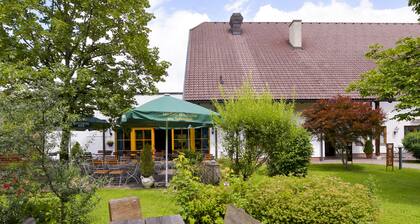Gutshof Wolfgangsee Resort & Event Hotel