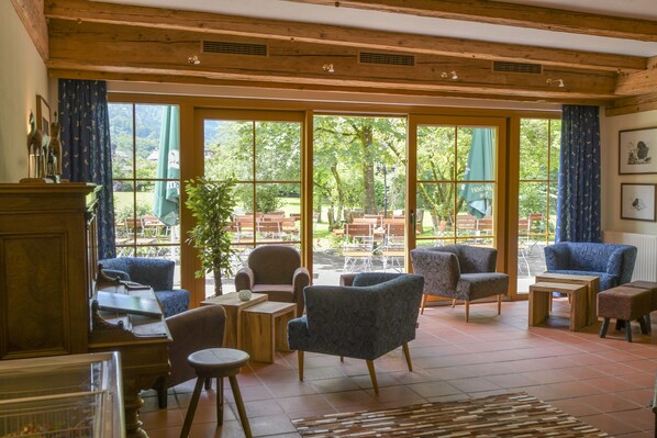 Bar (on property) - Gutshof Wolfgangsee Resort & Event Hotel (Strobl)