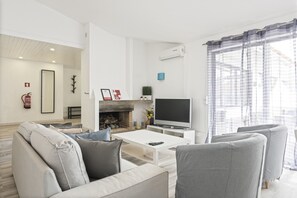 TV, fireplace - Palmeiras do Golfe - 3 bed. apartment - Vilamoura (Vilamoura)