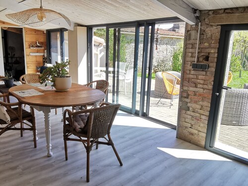 Stone House for 6 in Le Bernard, 6.5 km from Beaches