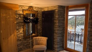 Unclassified image, 4 of 10, button - Triplex Ferienwohnung (Saas-Fee)