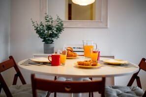 In-room dining - Apartment Terrace in the Heart of Lisbon (Lisbon)
