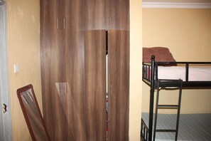 2 多间卧室、WiFi