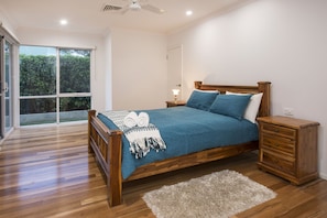 4 bedrooms, iron/ironing board, free WiFi, bed sheets - Burnvale: spacious family home, 500m to beach, air-conditioned (Dunsborough)