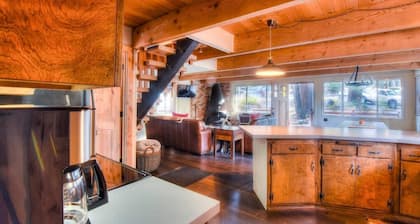 UUSI LUETTELO !!!<br><br>Tässä Homewood -mökissä on kaikki mitä tarvitset rentouttavaan Tahoe-järven perääntymiseen
