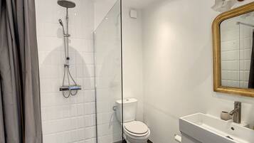 Douche, serviettes fournies