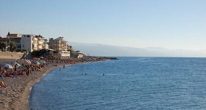 Stella Marina - cozy 1 bedroom apartment with balcony centrally located in Capo d'Orlando