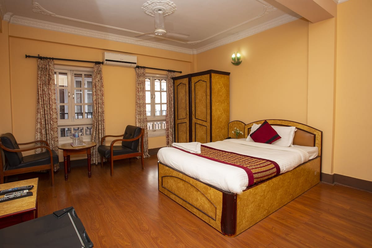Colchones con pillow-top, minibar y tabla de planchar con plancha