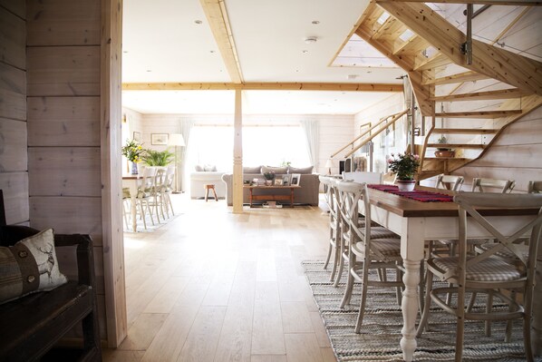 Interior - Netherton Farm Lodge (Inverurie)