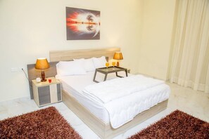 Desk, laptop workspace, soundproofing, free WiFi - Delta City Stars (Cairo)