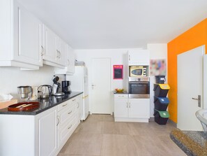 Réfrigérateur, micro-ondes, four, lave-vaisselle