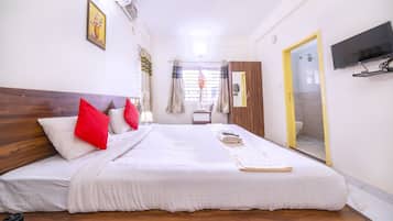 Classic Room | Blackout drapes, soundproofing, free WiFi, bed sheets