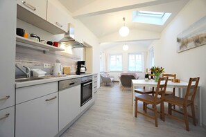 Kylskåp, mikrovågsugn, ugn och diskmaskin