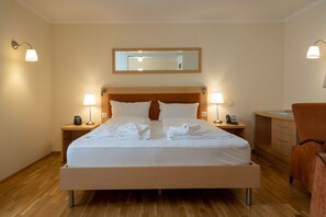 Deluxe Double or Twin Room | Egyptian cotton sheets, premium bedding, pillowtop beds - Hotel Rose (Weissenburg in Bayern)