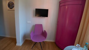Basic Single Room | Living area