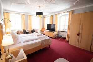 Habitació quàdruple Deluxe | Llençols de cotó egipci i roba de llit d'alta qualitat 