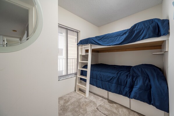 2 bedrooms, iron/ironing board, Internet
