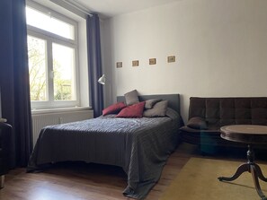 1 bedroom, WiFi, bed sheets - Living in the historic imperial building (Wismar)
