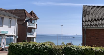 30 Meter zum Strand, Meerblick, vollsaniert 2020 ! Fahrradkeller abschließbar! 