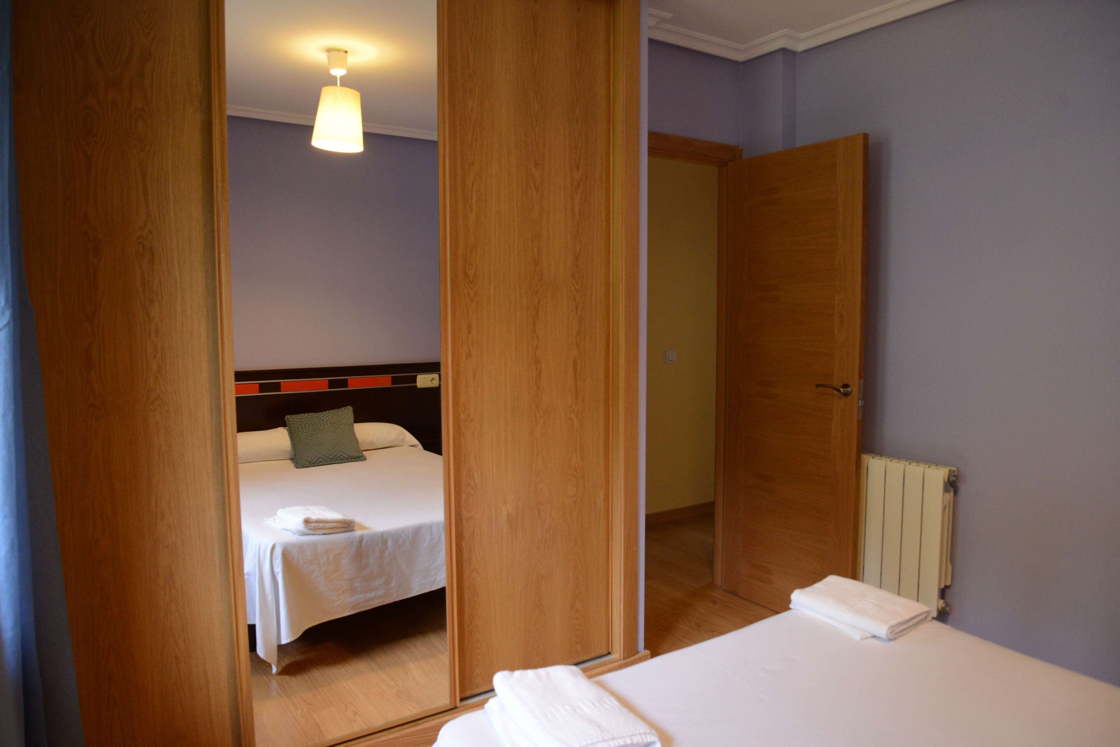 Apartament, 3 dormitoris | Escriptori, planxa i posts de planxar i llits addicionals 