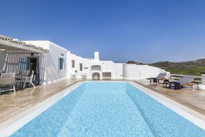 Piscina stagionale all'aperto, lettini