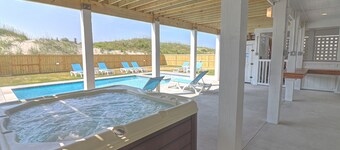 Aqua Sol at Hatteras 10 Bedroom Home, Pet-friendly with a Hot Tub, Private Pool, and Oceanfront!