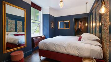 Suite (Executive Suite) | Hypo-allergenic bedding, pillow-top beds, individually decorated