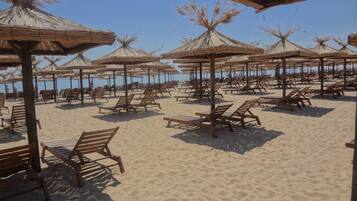 En la playa, arena blanca, 10 bares en la playa